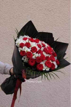 Red Rose and Daisy Bouquet 1