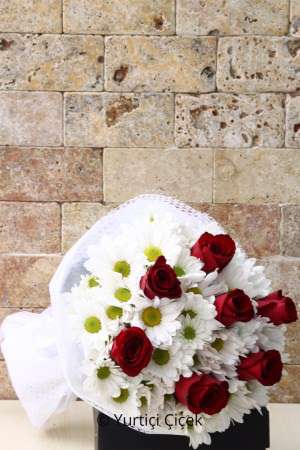 Daisies and 7 Roses