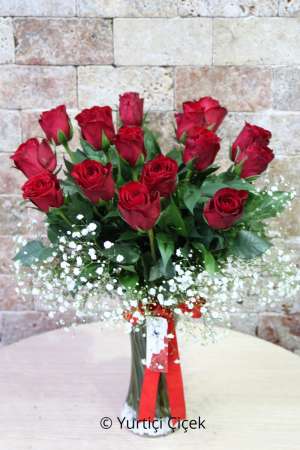 15 Roses in a Vase