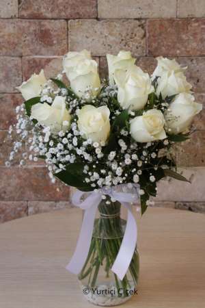 11 White Roses in Vase