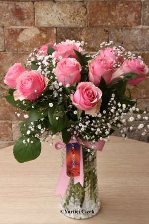 9 Pink Roses in a Vase