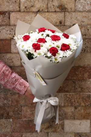 Daisy and 9 Roses Bouquet