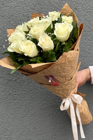 11 White Rose Bouquet