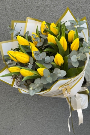 15 Yellow Tulips